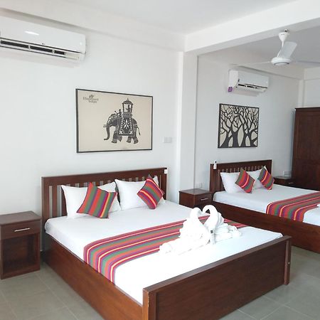 White Rose Safari Home Stay Udawalawe Esterno foto