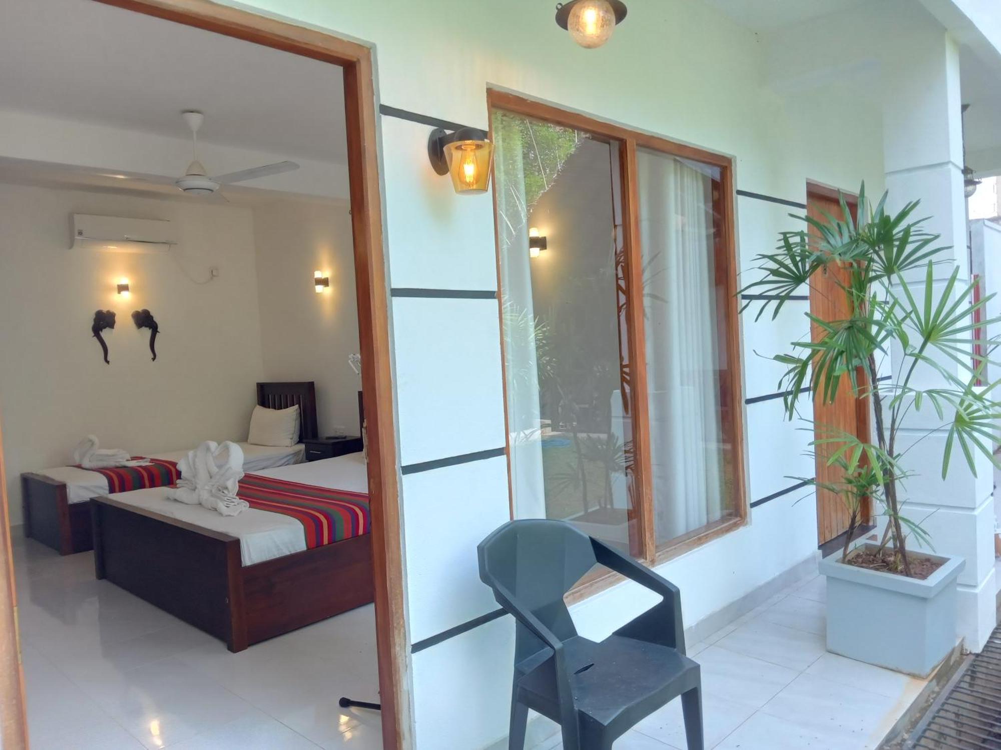 White Rose Safari Home Stay Udawalawe Esterno foto